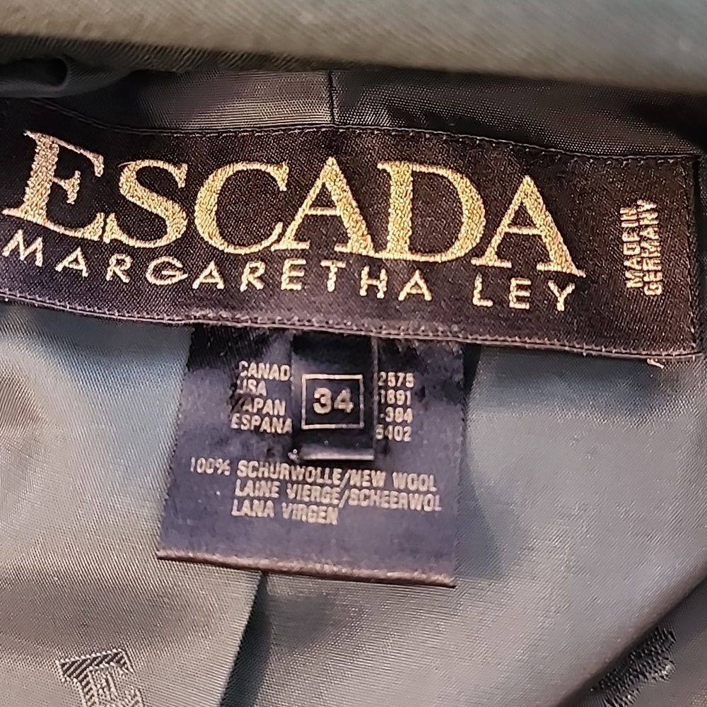 Escada suit  - Picture 7 of 8